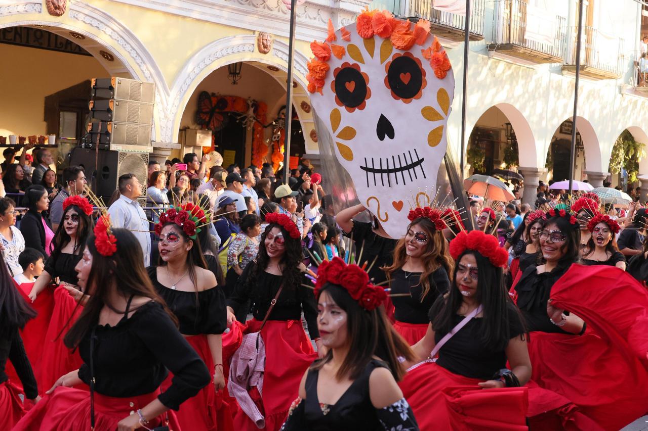 Color, tradición y alegría llenan las calles de Tlaxcala con el desfile de 'La Feria de Ferias 2025'